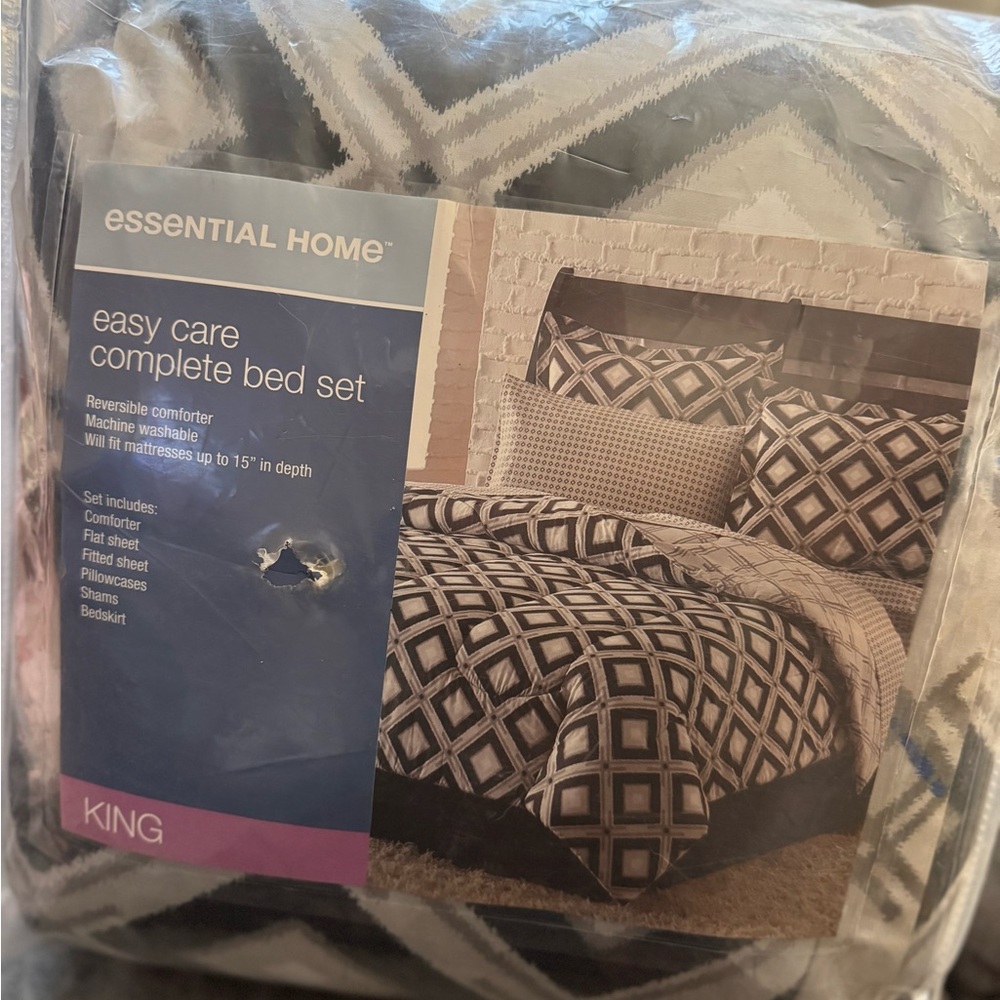 Black and White Complete Bed Set